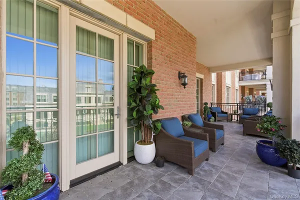 $2,685,000 | 3000 Royal Court, Unit 3102, North Hills, NY 11040