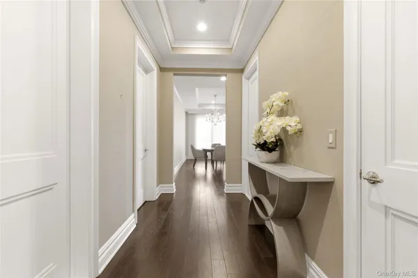 $2,685,000 | 3000 Royal Court, Unit 3102, North Hills, NY 11040