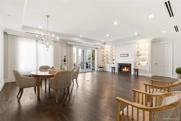 $2,685,000 | 3000 Royal Court, Unit 3102, North Hills, NY 11040