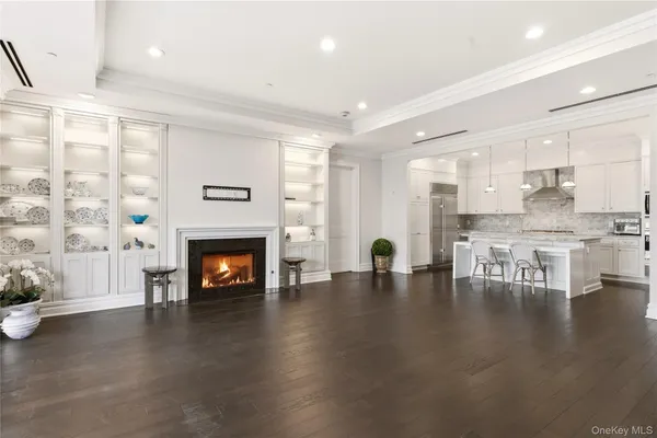 $2,685,000 | 3000 Royal Court, Unit 3102, North Hills, NY 11040