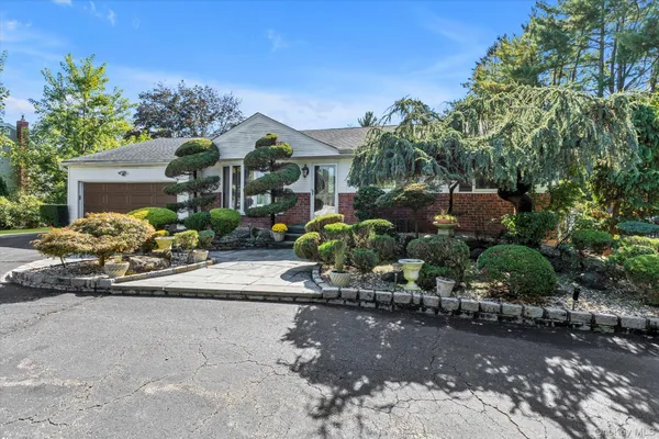 $749,900 | 14 Yeoman Drive, East Northport, NY 11731