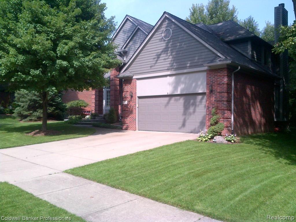 775 Dakota Court Rochester, MI 48307 - Photo 35 of 39 775 Dakota - Summer 3