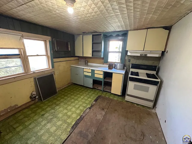 $55,000 | 45 South Arundel Street, Unit 41 S ARUNDEL ST, Emporia, KS 66801