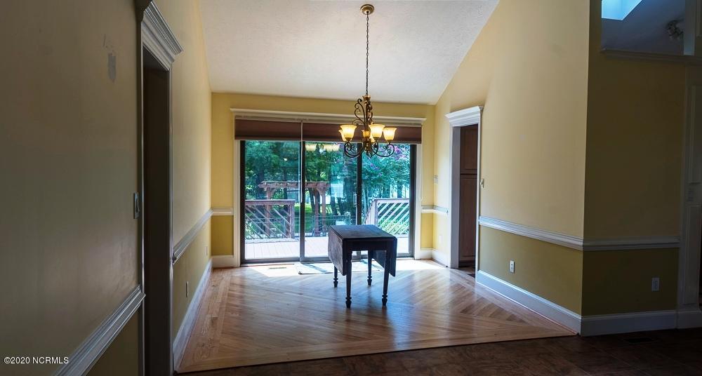 135 Pirates Road New Bern, NC 28562 - Photo 13 of 34 Dining Room View