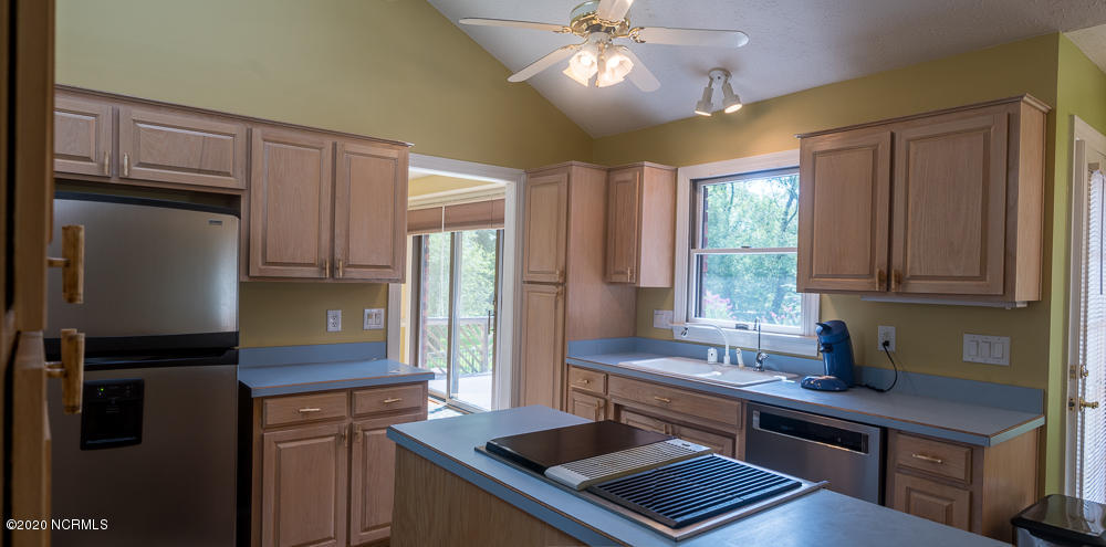 135 Pirates Road New Bern, NC 28562 - Photo 15 of 34 Many Workspaces
