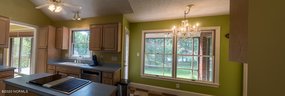 135 Pirates Road New Bern, NC 28562 - Photo 16 of 34 Kitchen Eating Area