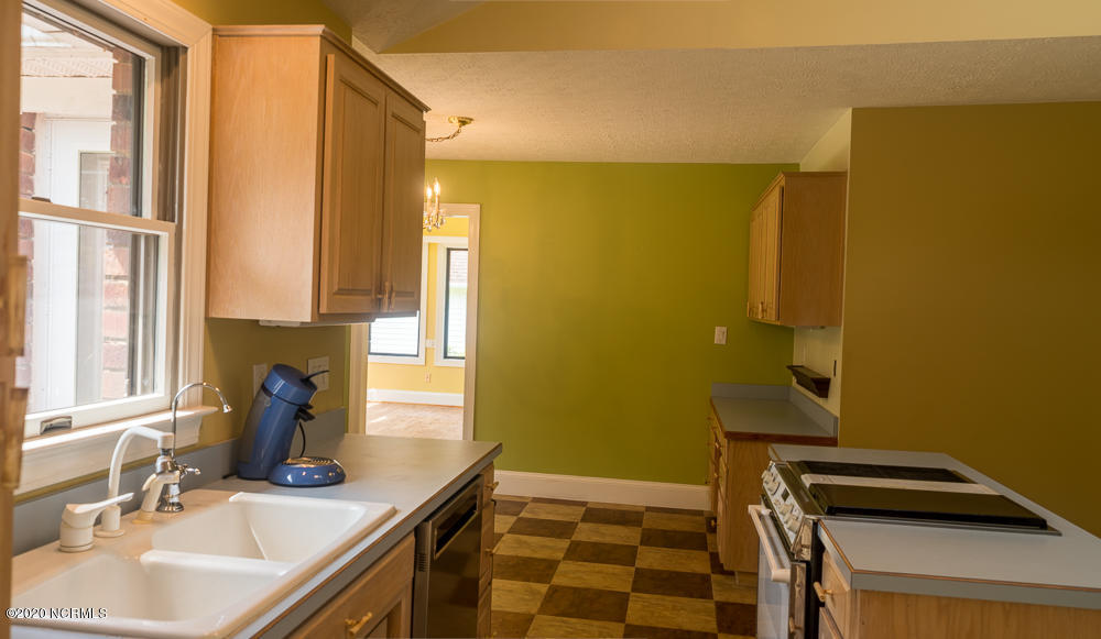 135 Pirates Road New Bern, NC 28562 - Photo 18 of 34 Efficient Kitchen