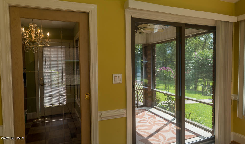 135 Pirates Road New Bern, NC 28562 - Photo 25 of 34 Carolina Room to Kitchen and Porch