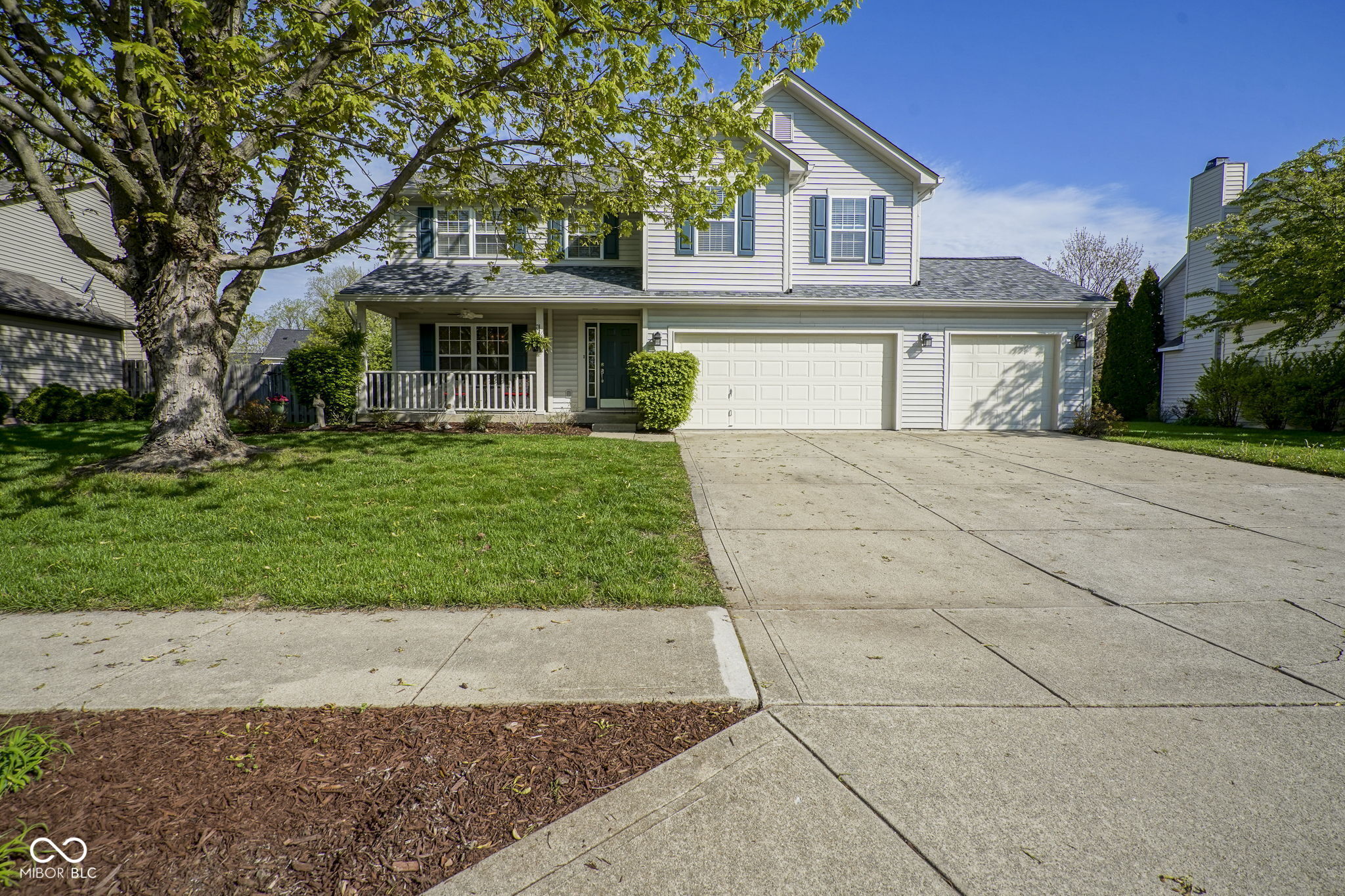 11458 Falling Water Way Fishers, IN 46037 - Photo 2 of 47 Gallery Image 2