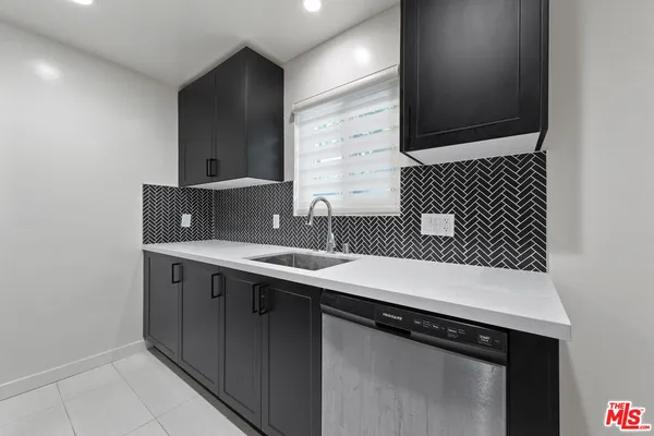 $2,450,000 | 1807 Oak Street, Santa Monica, CA 90405