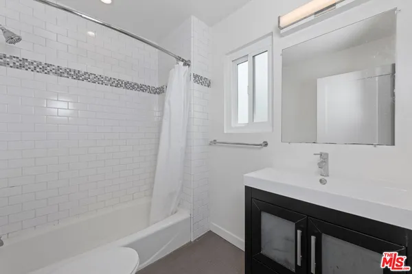 $2,450,000 | 1807 Oak Street, Santa Monica, CA 90405