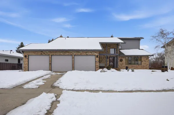 $640,000 | 260 Prairiewood Drive South, Fargo, ND 58103