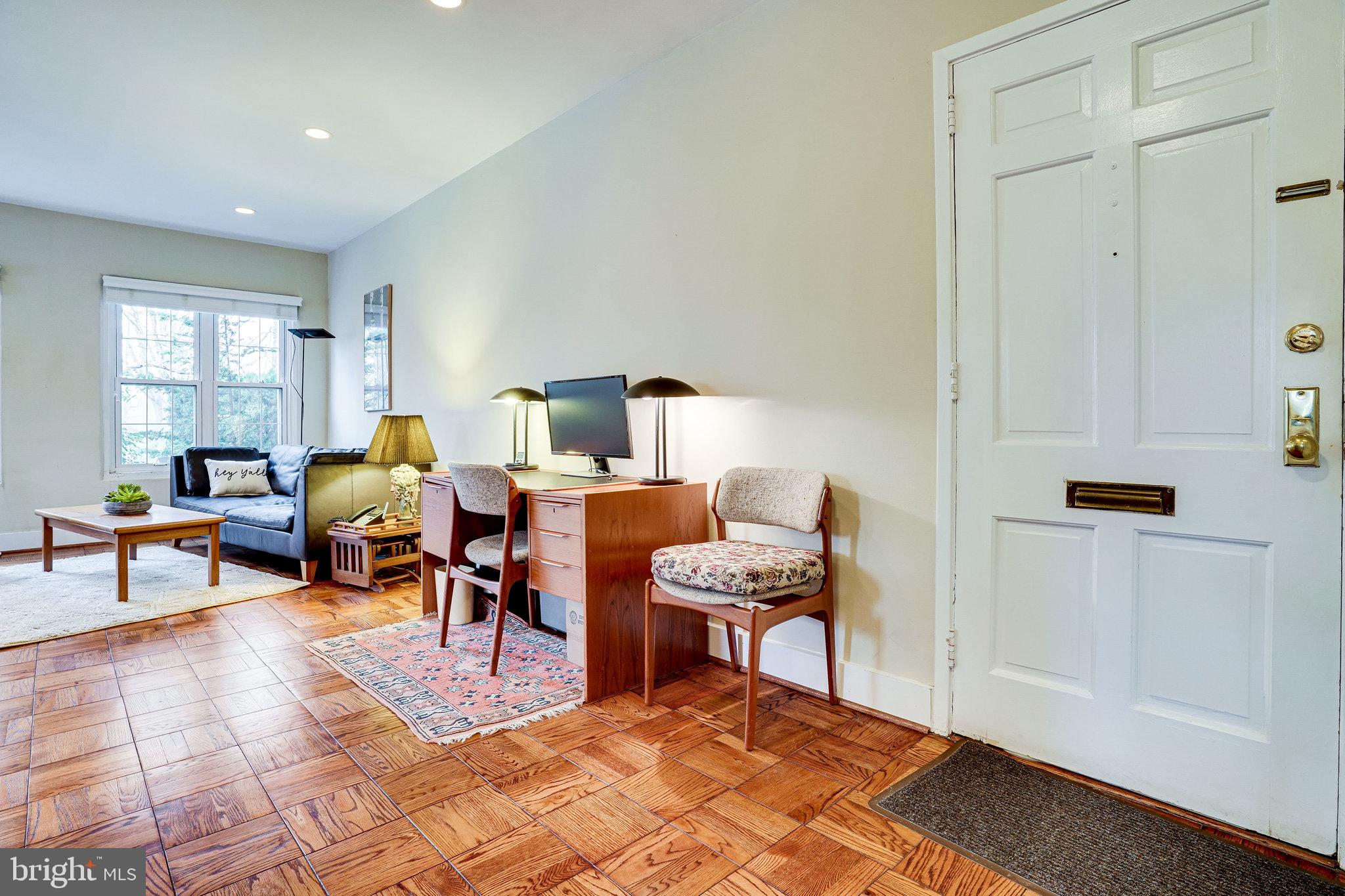 3312 Gunston Road Alexandria, VA 22302 - Photo 10 of 43 Beautiful hardwood floors!