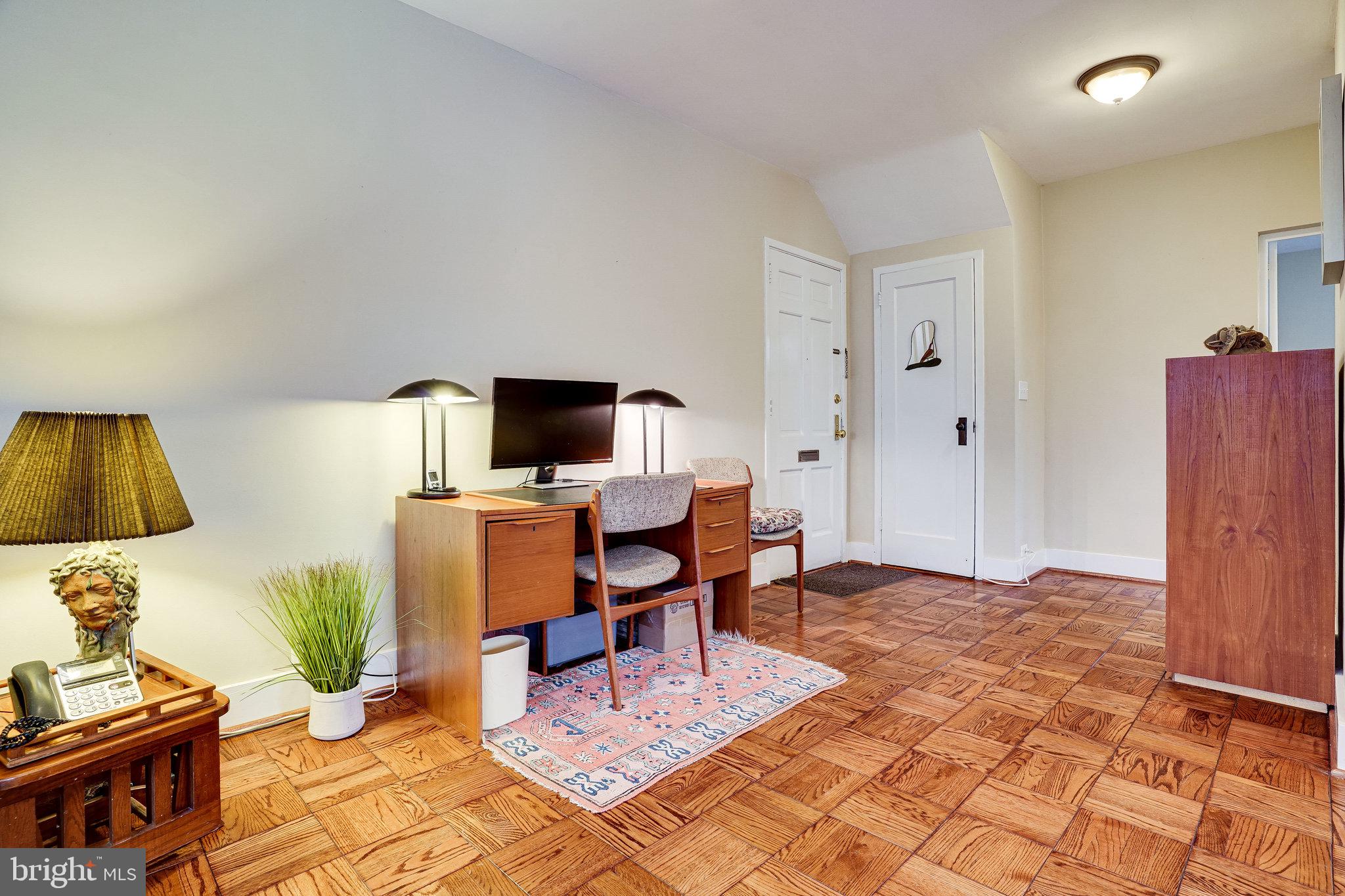 3312 Gunston Road Alexandria, VA 22302 - Photo 14 of 43 Open floorpan allows for lots of flexibility!