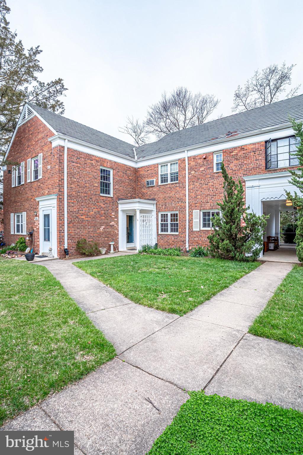 3312 Gunston Road Alexandria, VA 22302 - Photo 2 of 43 Beautiful brick colonial building!