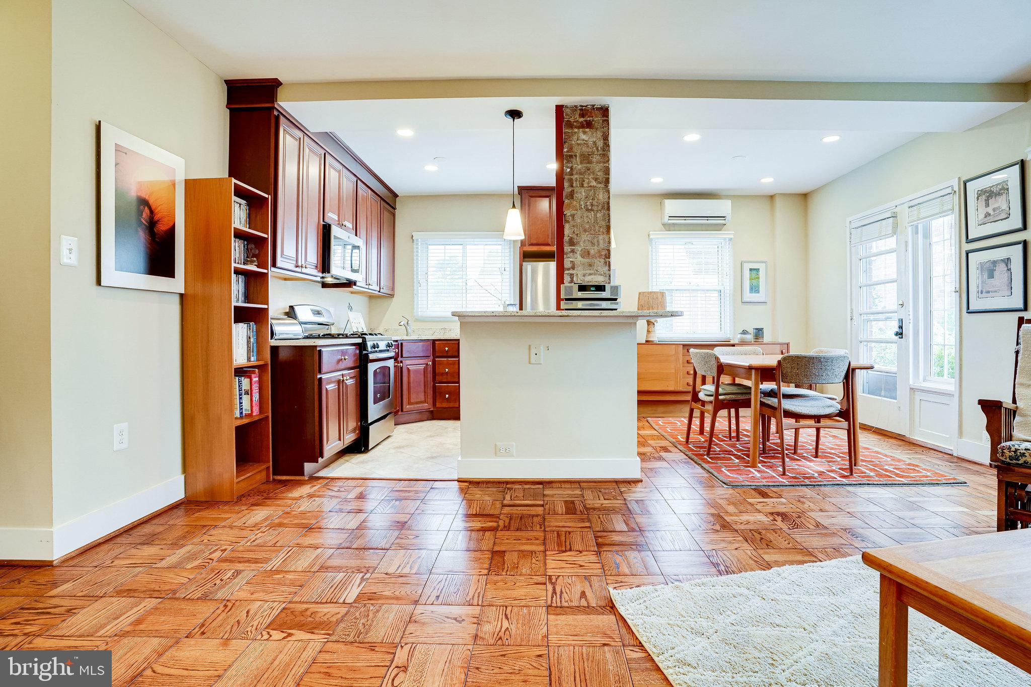 3312 Gunston Road Alexandria, VA 22302 - Photo 19 of 43 Kitchen/dining room