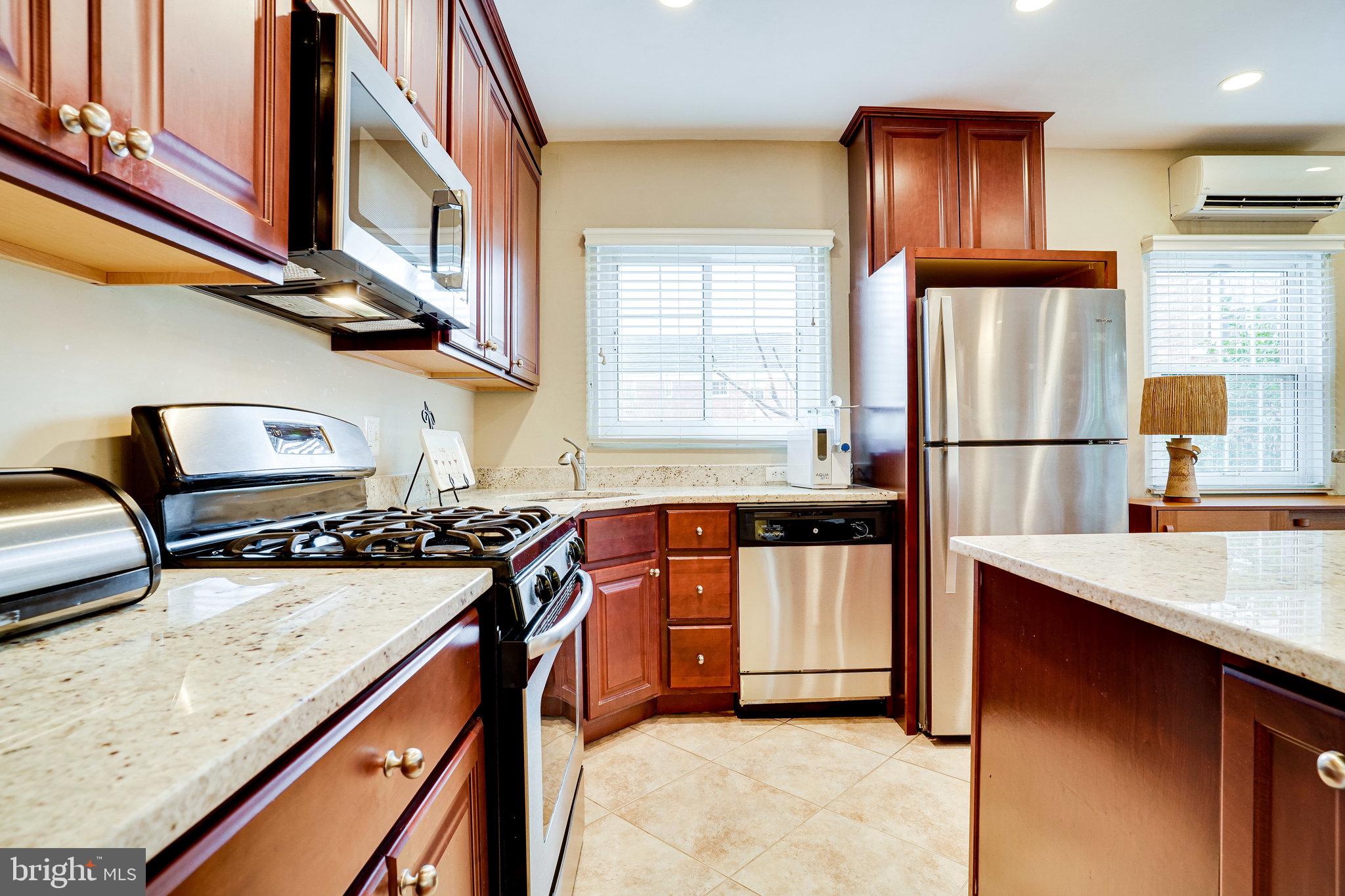 3312 Gunston Road Alexandria, VA 22302 - Photo 21 of 43 Recently updated kitchen!