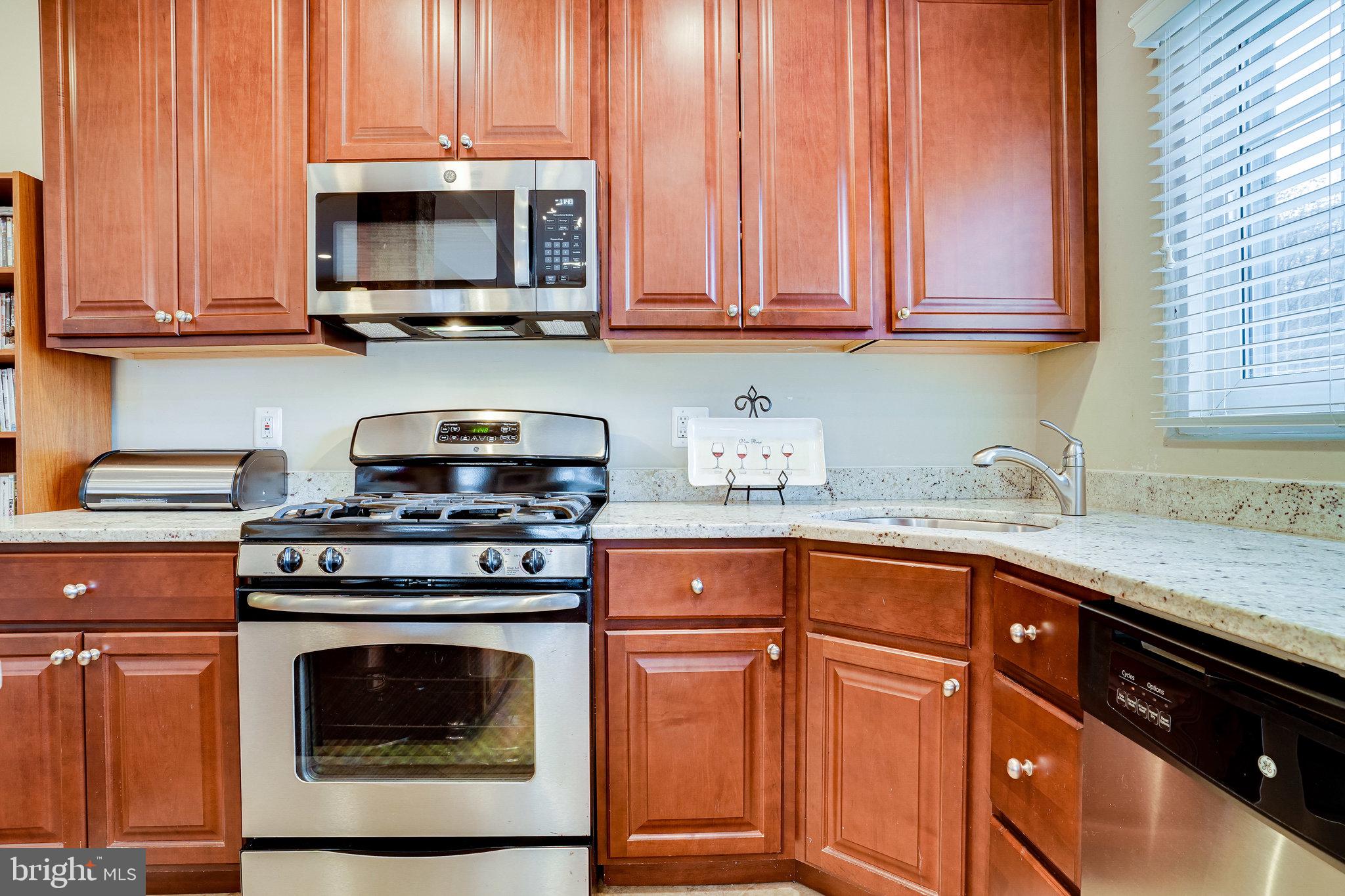 3312 Gunston Road Alexandria, VA 22302 - Photo 23 of 43 Recently updated appliances and gas range!
