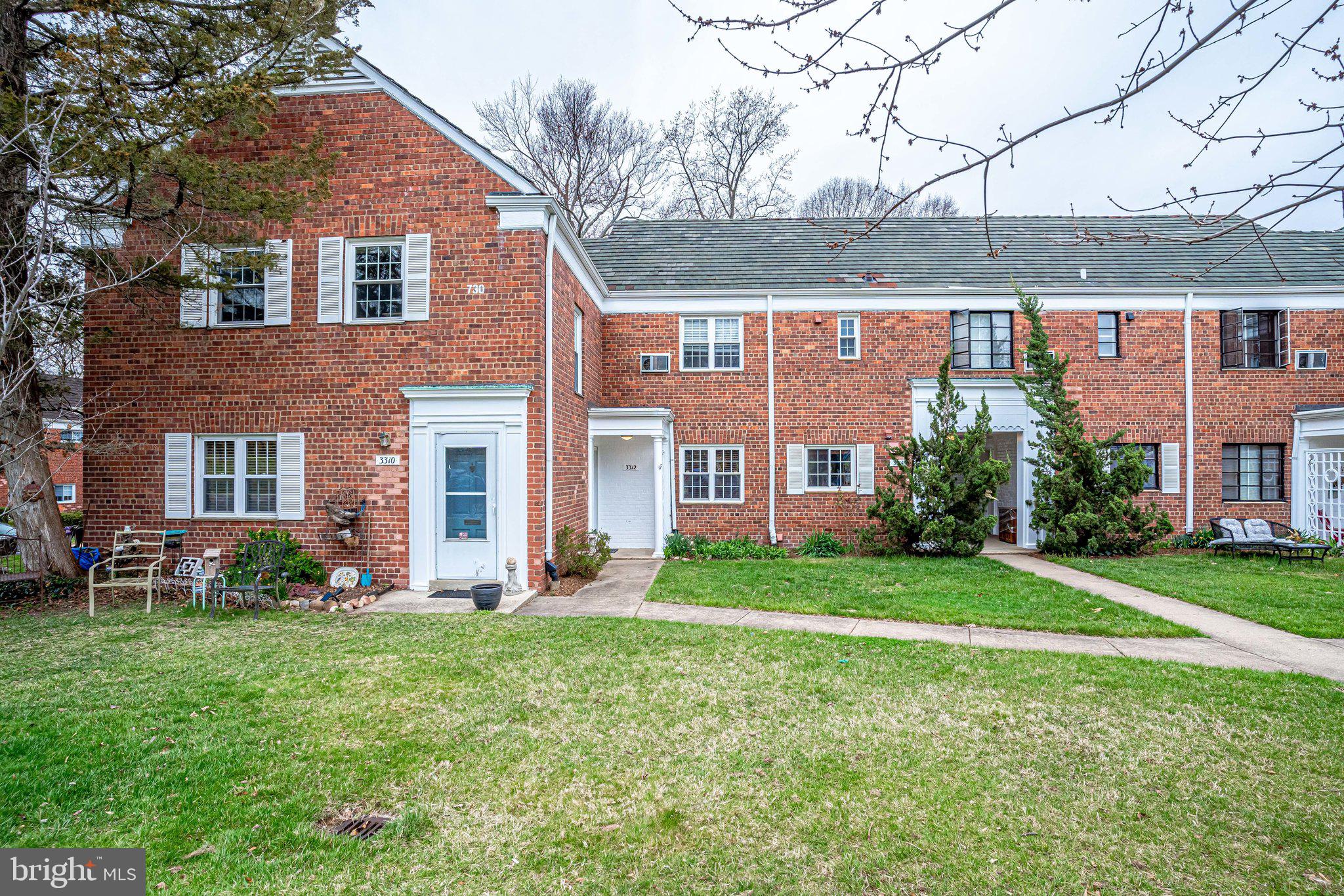 3312 Gunston Road Alexandria, VA 22302 - Photo 3 of 43 Excellent access to all local downtowns!