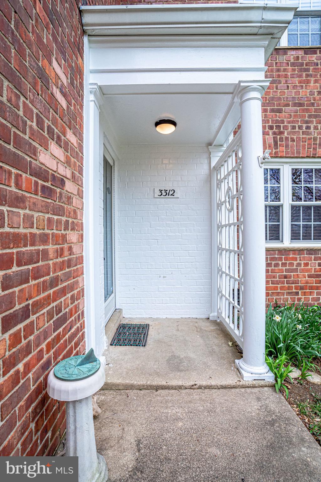 3312 Gunston Road Alexandria, VA 22302 - Photo 5 of 43 1st floor entrance.