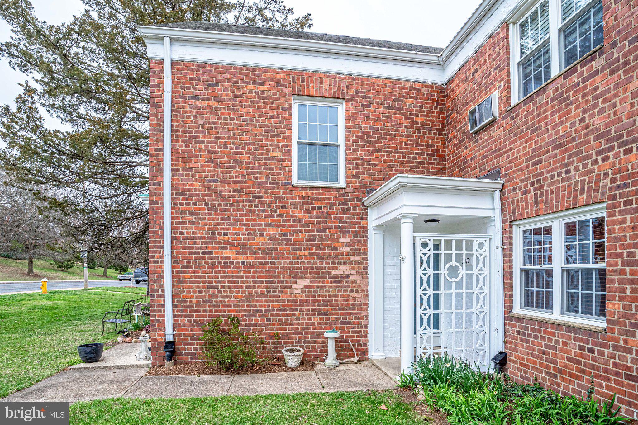 3312 Gunston Road Alexandria, VA 22302 - Photo 6 of 43 Side view of main entrance.