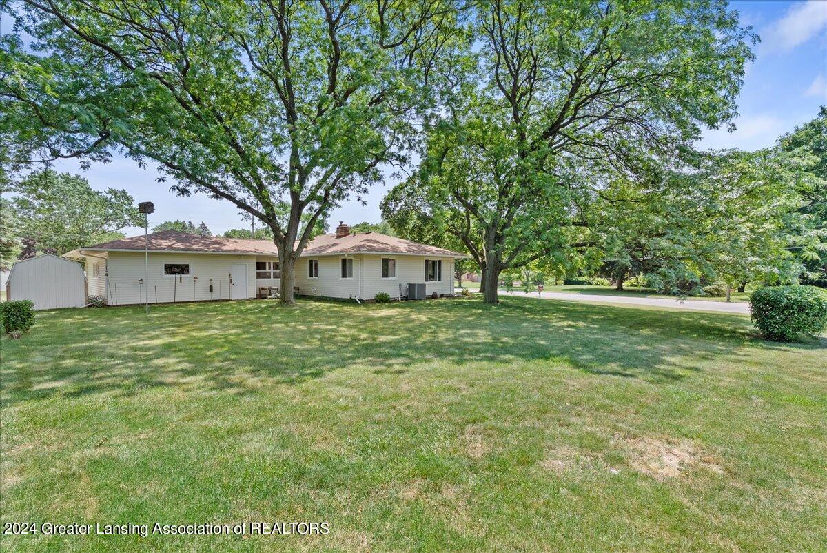 3200 Tecumseh River Road Lansing, MI 48906 - Photo 35 of 36 Yard