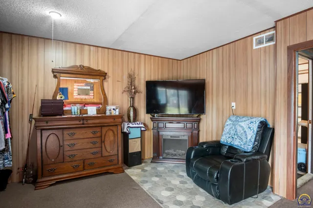 $245,000 | 2801 Main Street, Vassar, KS 66543