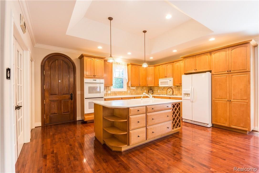 2934 Hadden Road Oakland, MI 48363 - Photo 6 of 60 2934 Hadden-38.jpg