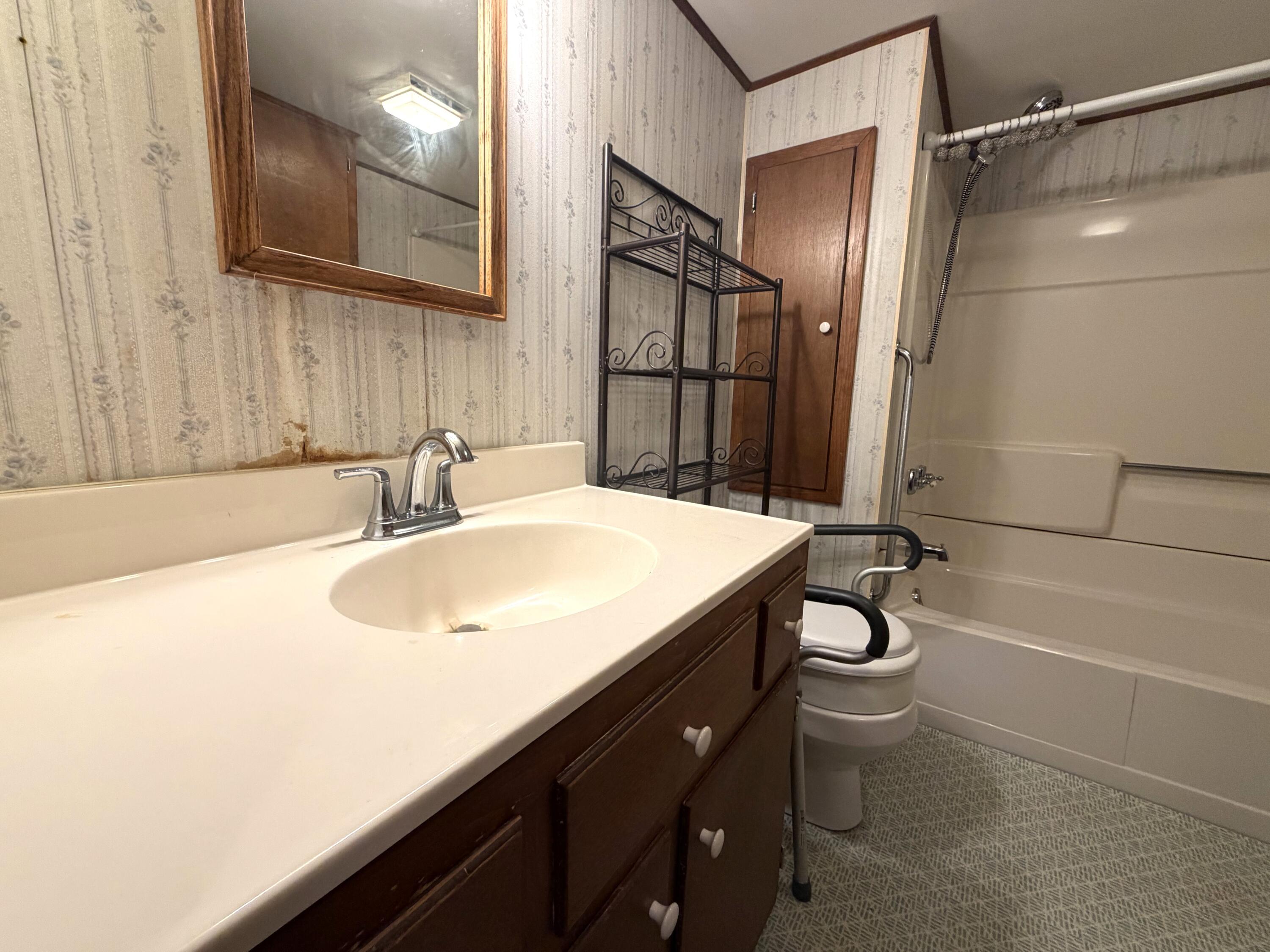 327 Middle Road Oakland, ME 04963 - Photo 13 of 38 13