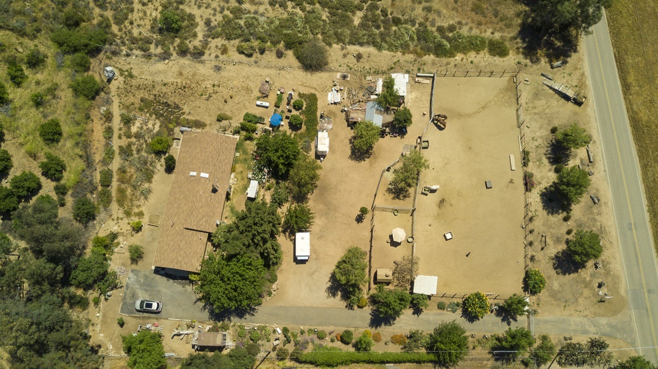 39542 Daily Fallbrook Ca Fallbrook, CA 92028 - Photo 2 of 25 Gallery Image 2