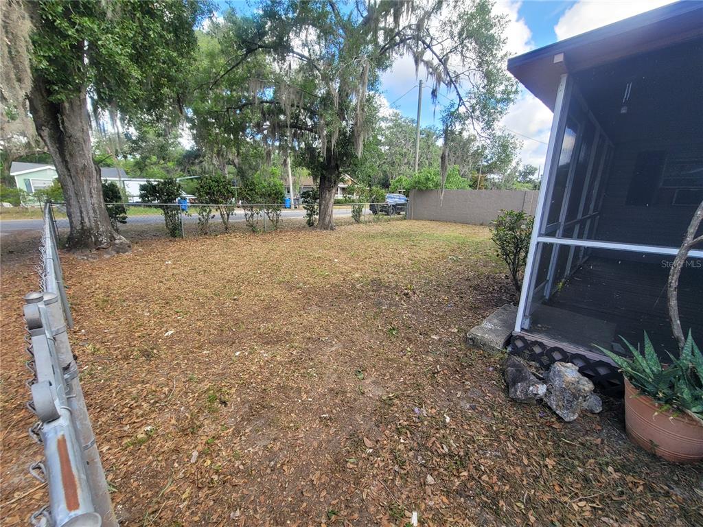 2831 North Valrico Road Seffner, FL 33584 - Photo 15 of 26