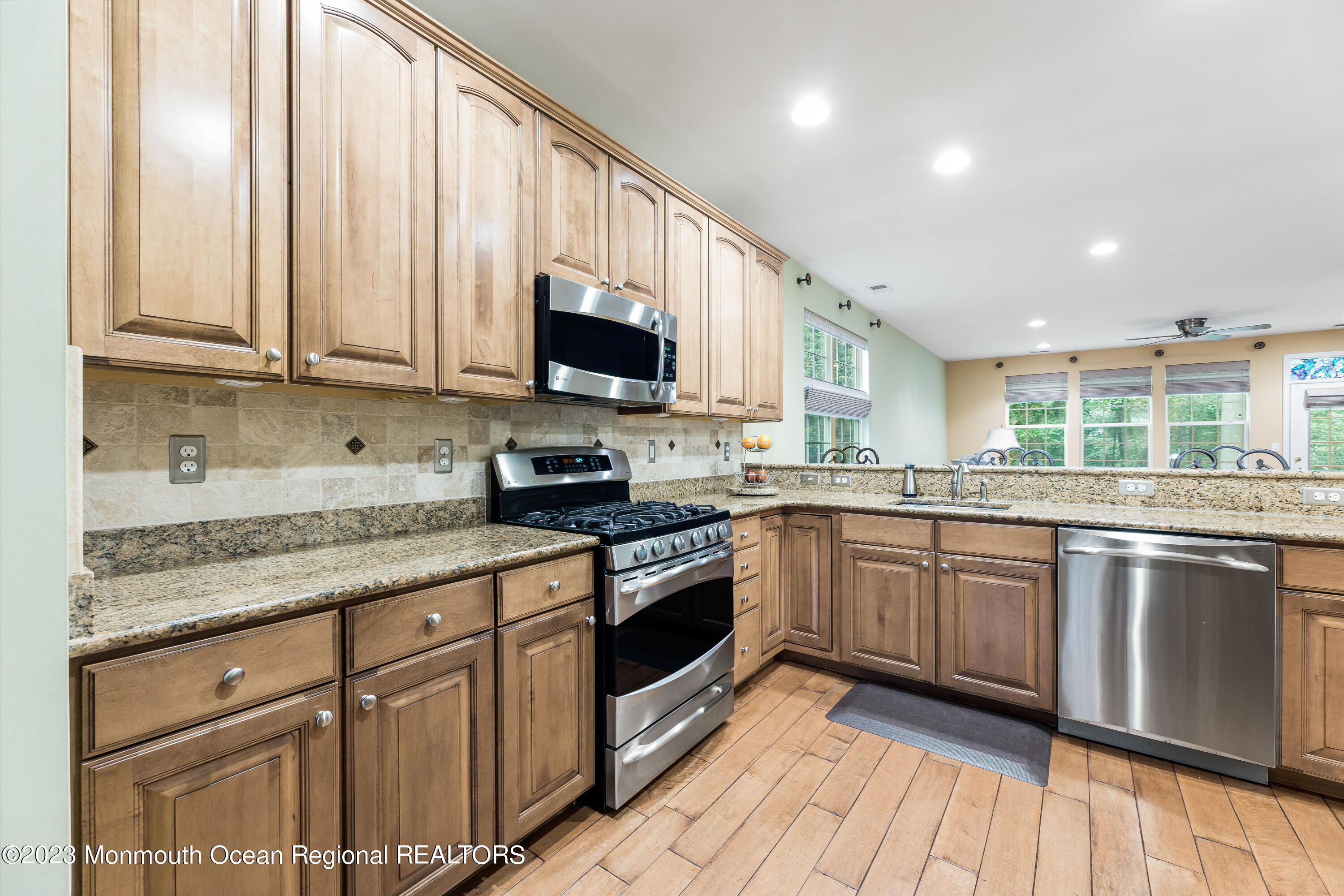 29 Kingston Drive Jackson, NJ 08527 - Photo 14 of 41 KITCHEN
