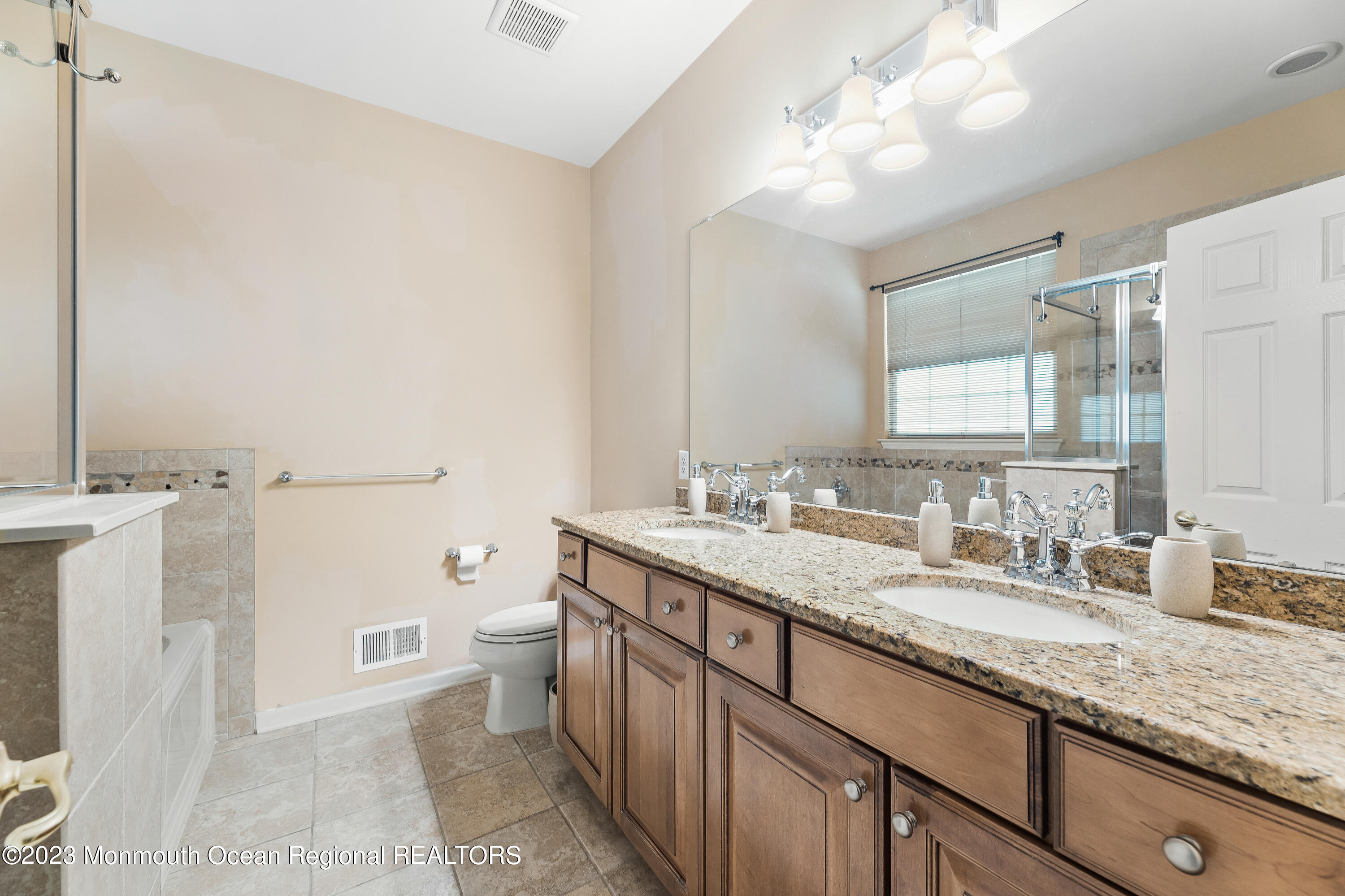29 Kingston Drive Jackson, NJ 08527 - Photo 21 of 41 MASTER BATH
