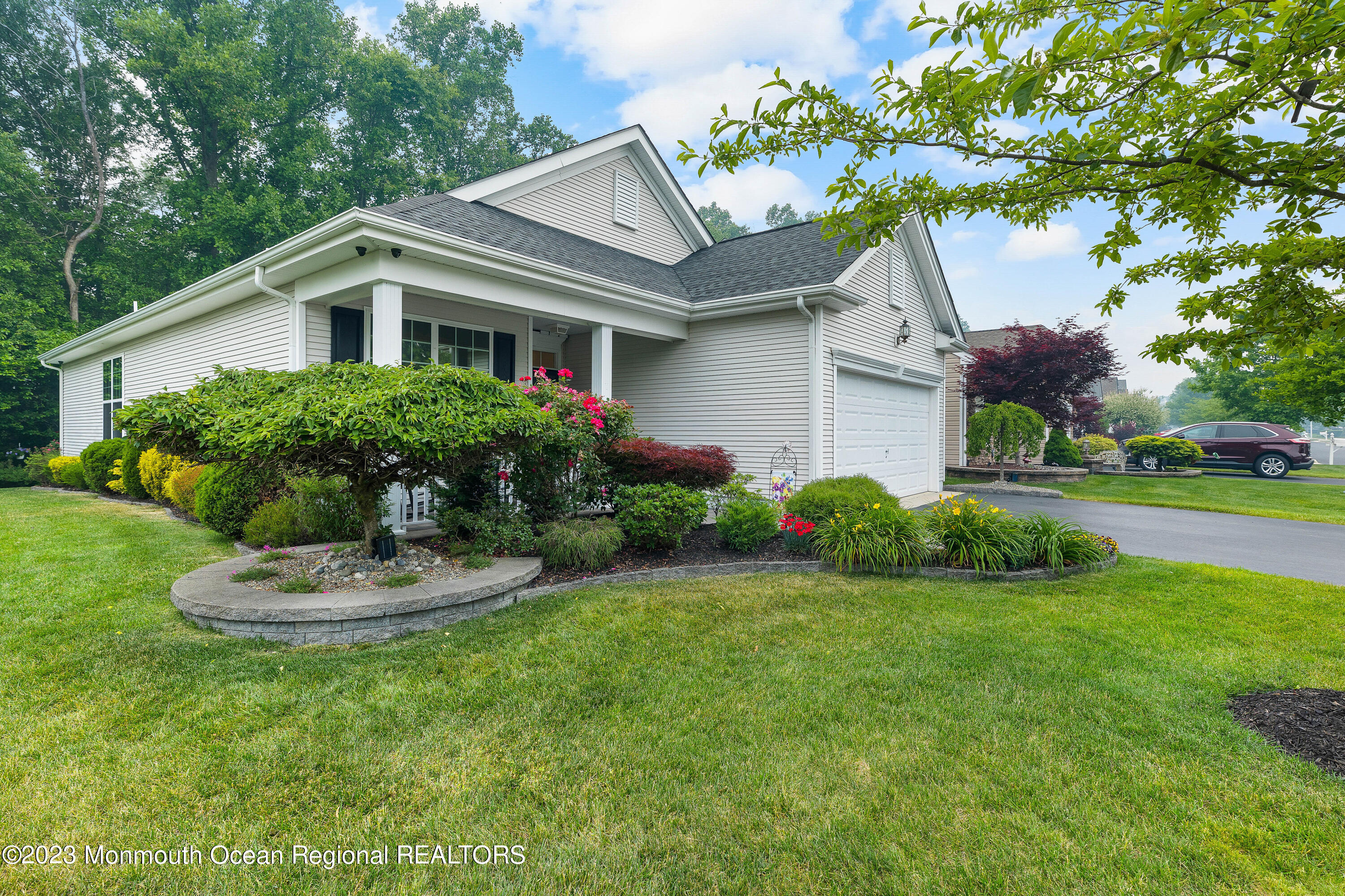 29 Kingston Drive Jackson, NJ 08527 - Photo 3 of 41 PROFESSIONAL LANDSCAPING