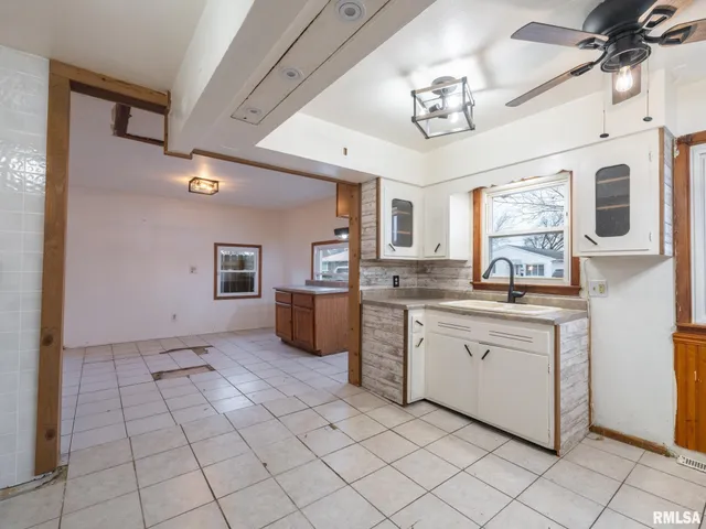 $74,900 | 1010 Black Street, Pekin, IL 61554