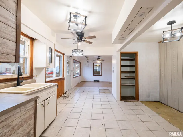 $74,900 | 1010 Black Street, Pekin, IL 61554