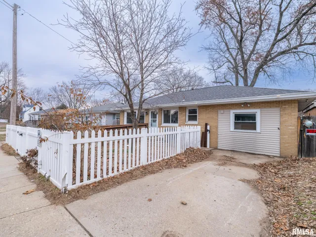 $74,900 | 1010 Black Street, Pekin, IL 61554