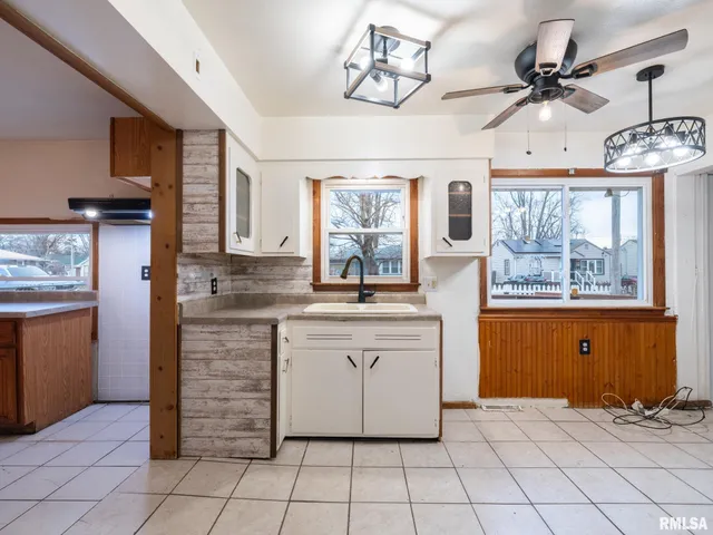 $74,900 | 1010 Black Street, Pekin, IL 61554