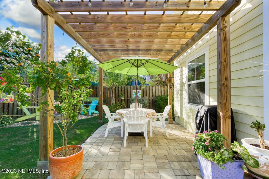 311 E Street St. Augustine, FL 32080 - Photo 27 of 40 a white bench sitting in front of a building