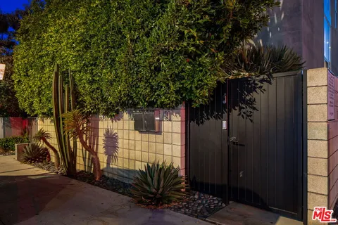 $2,898,000 | 49 Brooks Avenue, Venice, CA 90291