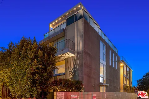 $2,898,000 | 49 Brooks Avenue, Venice, CA 90291