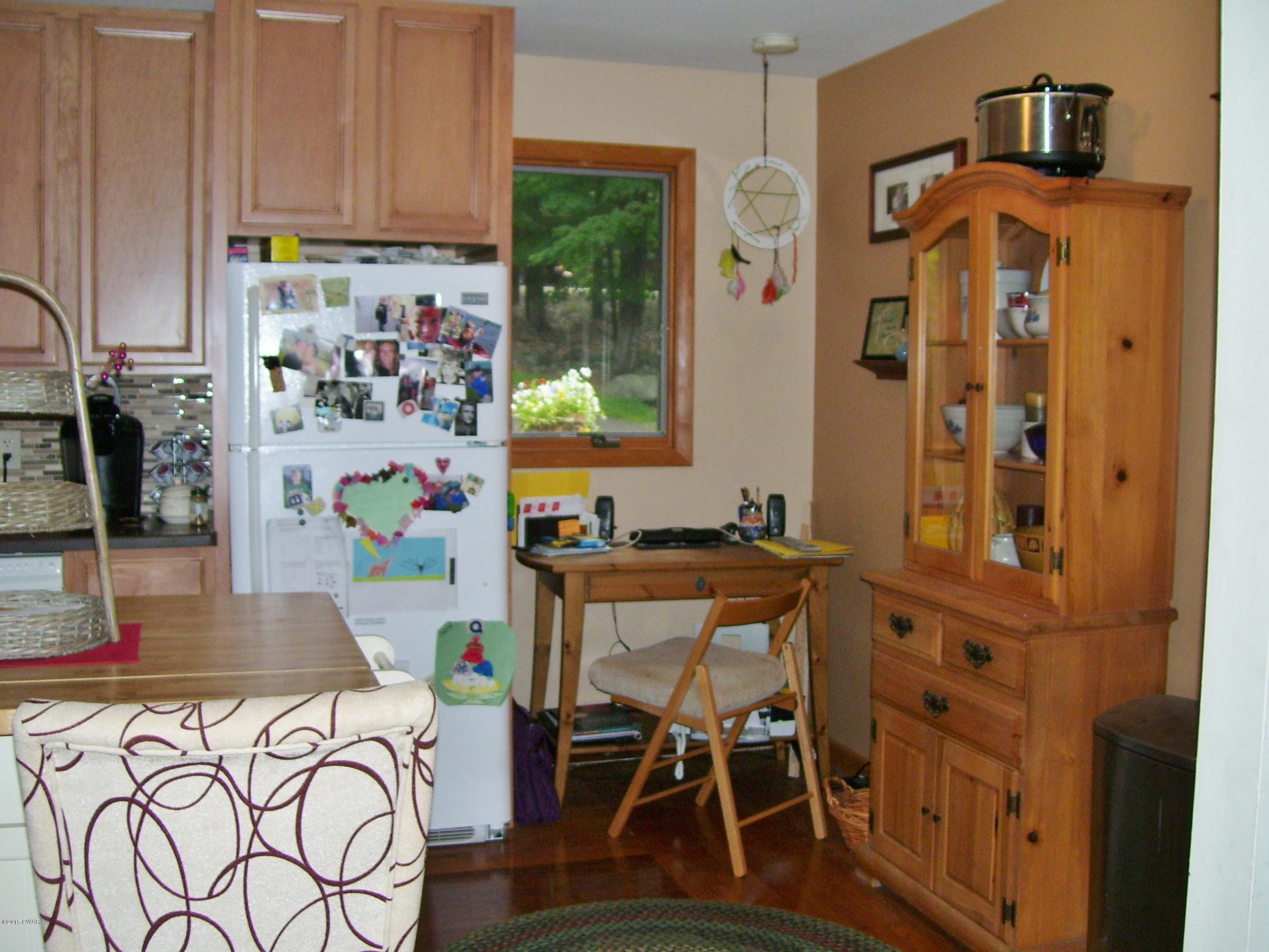 48 Deerfoot Road Lake Ariel, PA 18436 - Photo 10 of 29 Eat-In Kitchen