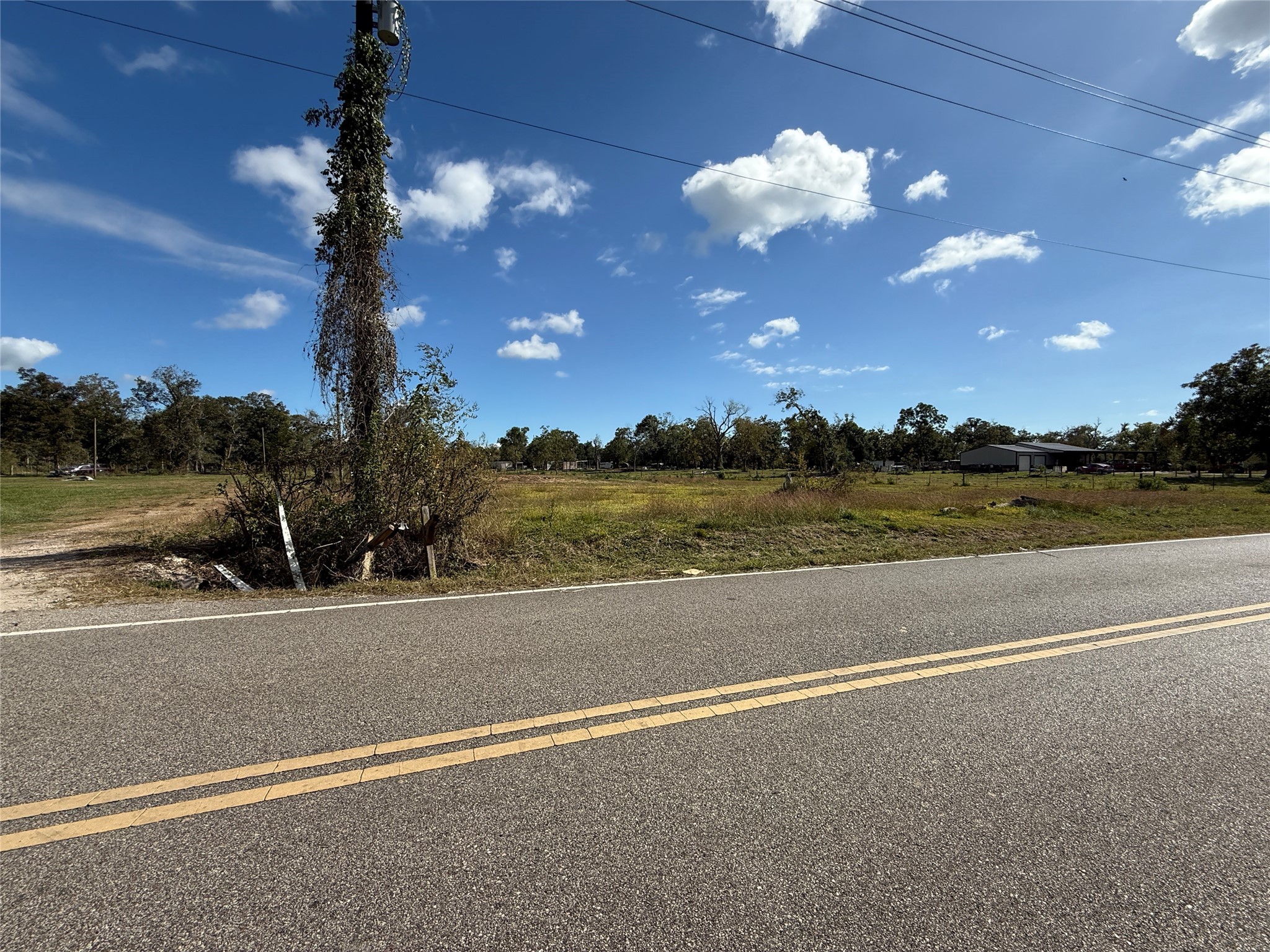 2442 Brazos River Road Freeport, TX 77541 - Photo 7 of 11 a view of a tennis court