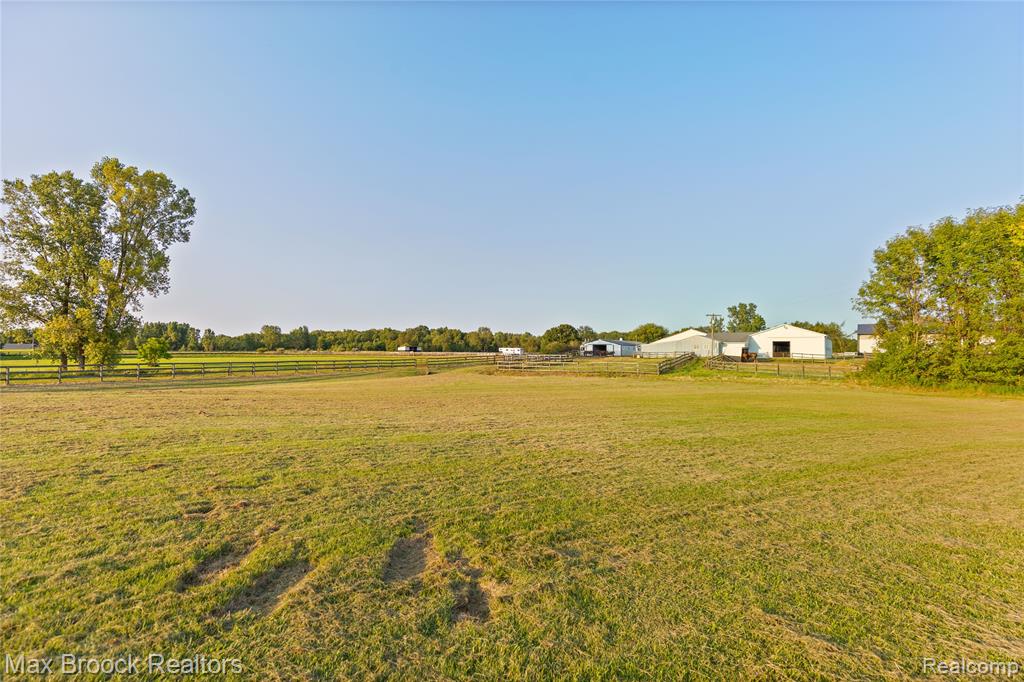12374 West Stanley Road Flushing, MI 48433 - Photo 18 of 77 Gallery Image 18