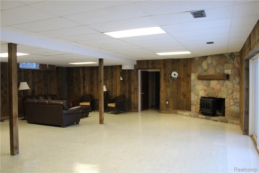 25115 Farmbrook Road Southfield, MI 48034 - Photo 49 of 62 IMG_0032.JPG