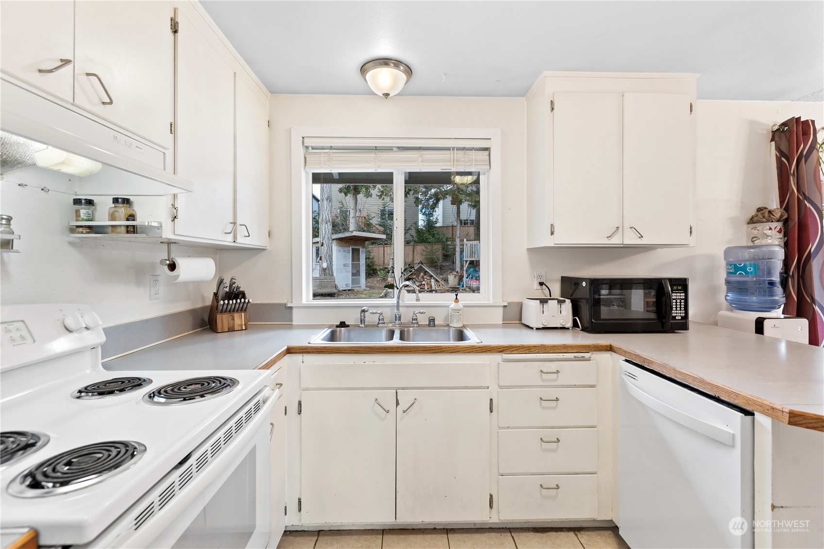 319 170th Place Southwest Bothell, WA 98012 - Photo 10 of 28