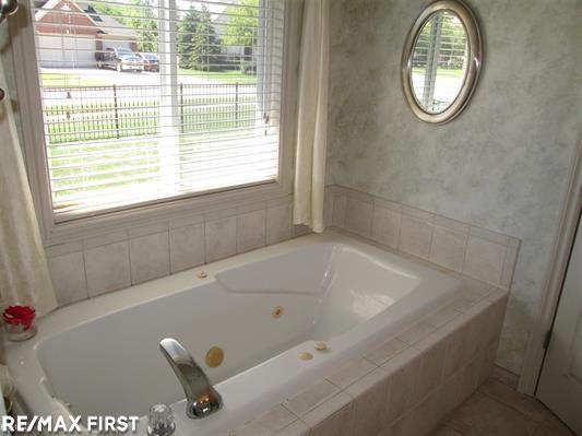 49289 Monte Road New Baltimore, MI 48047 - Photo 21 of 28 31328696-20.JPG