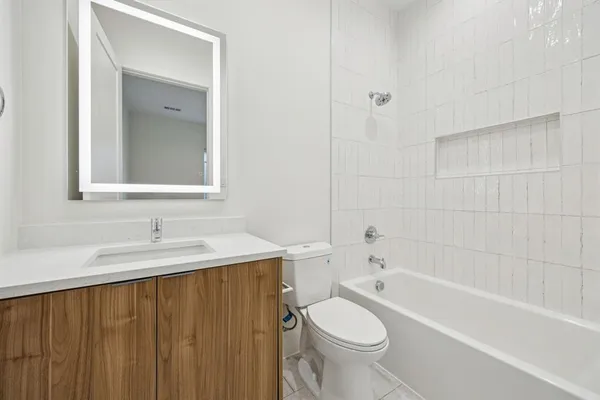 $3,200 | 2206 Arroyo Avenue, Unit 204, Dallas, TX 75219