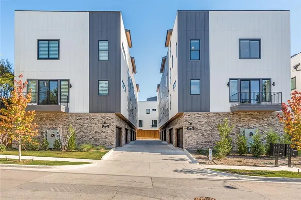 $3,200 | 2206 Arroyo Avenue, Unit 204, Dallas, TX 75219