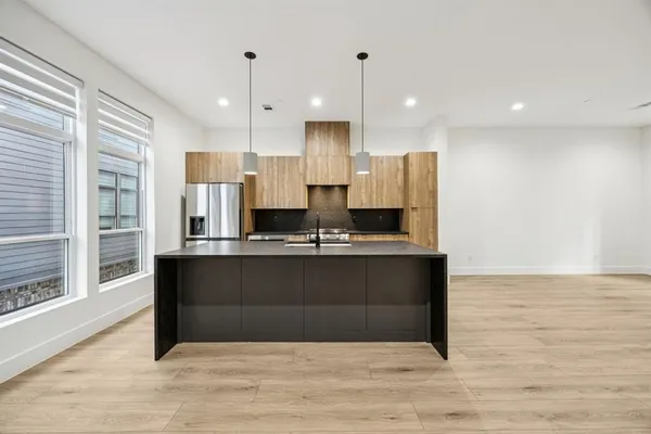 $3,200 | 2206 Arroyo Avenue, Unit 204, Dallas, TX 75219